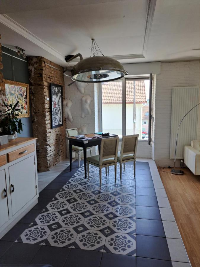 Montbéliard L'Appartement - Chambre Avec Salle De Bains Et Wc Dans Une Galerie D'Art מראה חיצוני תמונה